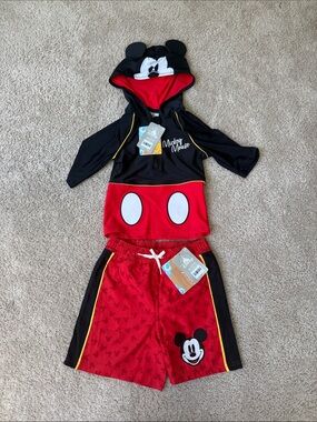 NWT Disney Mickey Mouse Hooded Swim Trunks and Rashguard 2 Piece Set size 5/6